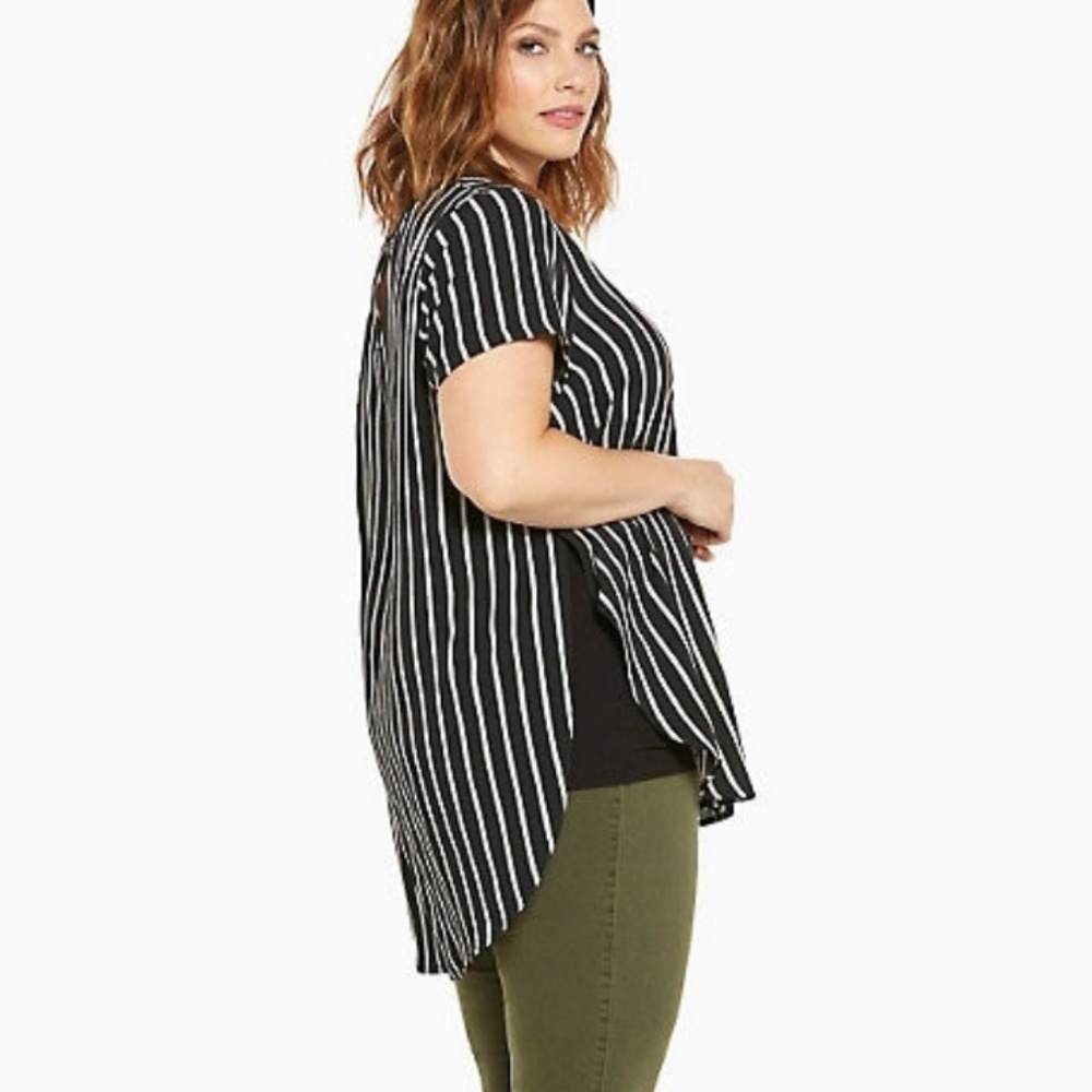 Torrid striped hi-lo top NWT